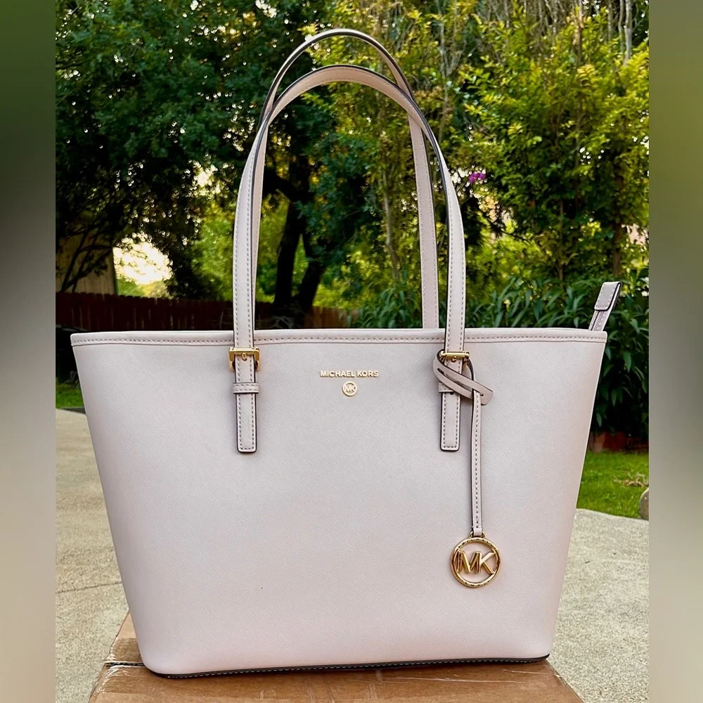 🎉HP!🎉 Michael Kors Large Jet Set Travel Tote in Buff